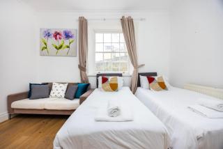 Larger Groups Apartment close to Excel CanaryWharf 02 with Parking - 3