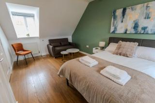 NEW Private Garden Dining and Parking - Chester - 7