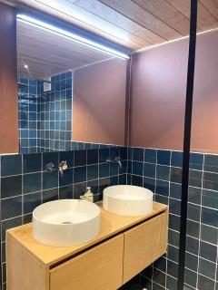 Vrij aan de Amstel Tiny House met hottub aan het water - 8