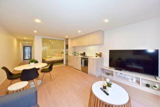 City Fringe Stay with Easy CBD Access - 9