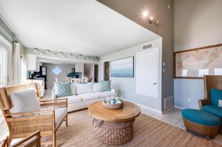 Artists Beach House LC7 - 2