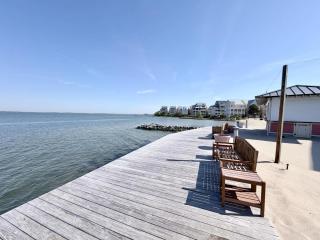 27 Island Edge - Sunset Island Family Luxury Townhome - 4