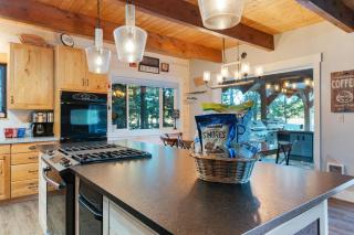 Riverfront Reunion - Waterfront, Private Dock, Hot Tub, Kayaks, Pizza Oven - 2