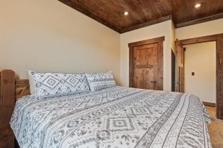 Mountain Ranch - 10min to Yellowstone, Hot tub, Views, AC - 5