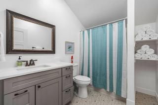 Bear Lake Fun Spot - Sleeps 22, Sauna, Hot tub, Game Room, Walk2Marina - 4