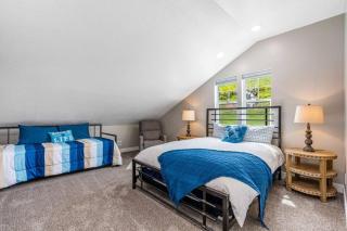 Bear Lake Fun Spot - Sleeps 22, Sauna, Hot tub, Game Room, Walk2Marina - 1