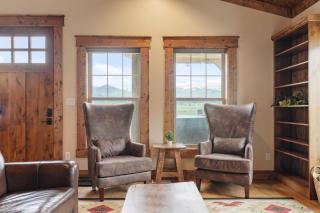 Grizzly Lodge - Hot Tub, Fire Pit, Mins to Yellowstone, Modern Cabin - 4