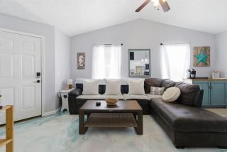 2BR PCB Getaway | Walk to Public Beach Access 11 | Sleeps 6 - 6