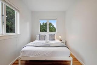 Titirangi 2BR Bushland Retreat with Study - 7