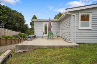 Titirangi 2BR Bushland Retreat with Study - 4