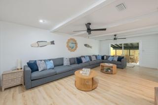 Resort Style Home w Heated Pool Sauna & Hot Tub - 4