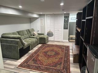5BR Youngstown Home. 4 King Beds. Sleeps 12. Private Gym. Fenced Yard - 0
