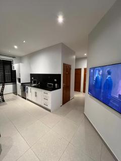 Snowy Lodge, fully airconditioned & luxurious apartments - 5