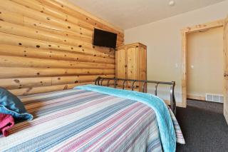 Sleeps 33, Hot Tub, Game Room, Hot Tub, Lake Views - 1