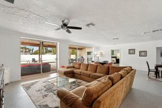 Private Heated Pool & Fenced Yard - Pets Welcome - Private Gate to St Armands - 0