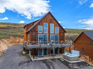 Sleeps 26, Hot Tub, Barrel Sauna, Arcades, Lake Views - 5