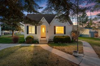 Cottage 65 - Pet Friendly, Hot tub, Arcades, Walk to Bear Lake! - 2