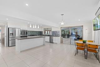 Ultimate 5BR Luxury Estate Family Group Haven - 0