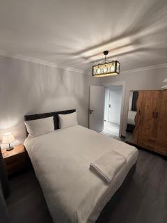Twelve Diamond Hotel - 7