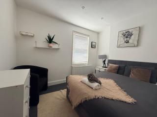 Five Bed Canterbury City Centre with Parking - Corporate Let - 9