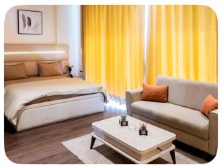 20 Mins to IGI Modern Apartment with Party Deck - 2