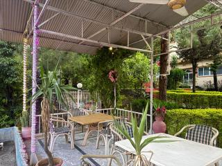 Green Hills Restaurant & Hotel - 5