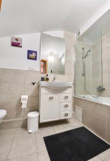 5 LVIV APART дві кім ізольовані і кухня- студія з балконом тиха центр - 2