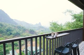 House on a hill with stunning views Hoa Binh Lake - 0