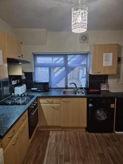 Beach Next Door Flat Retreat and Free Parking - 2