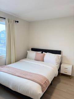 Modern Cozy 3BR Home Free Parking Wi-Fi - 9
