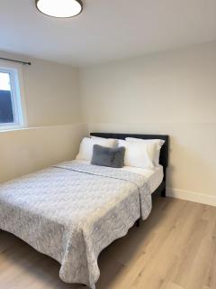 Modern Cozy 3BR Home Free Parking Wi-Fi - 6