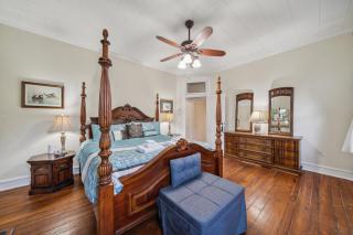 Serenity Manor 3BR – Spacious Historic Home - 1