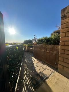 Monolocale con giardino vista mare - 4