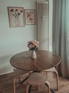 Cozy Modern City Apartment - 4