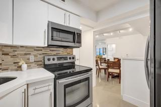 Stylish 2BR Condo with Balcony Views 1409 - 2