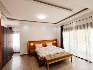 Modern home 3 Rooms, 3 Bathrooms hot water and Kitchen - 9