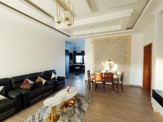 Modern home 3 Rooms, 3 Bathrooms hot water and Kitchen - 4