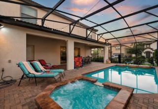 House w private pool & water park access - 0