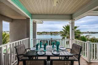Treasure Trove Waterfront Haven - 6