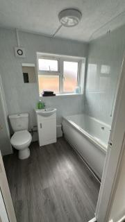 3BR Contractor House with Driveway Parking and Garden - 3