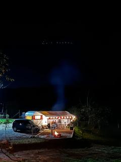 Trailer na beira da represa de Palmeiras-Rio Bonito - 1