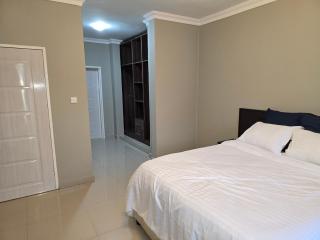 Zuba Self-Catering Apartments - 8
