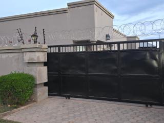 Zuba Self-Catering Apartments - 5