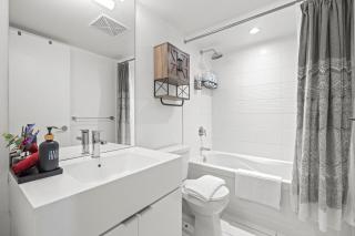 1BR • 1 Bath • 4 Guests • Free Parking • Near CN Tower - By HOSTIA - 7