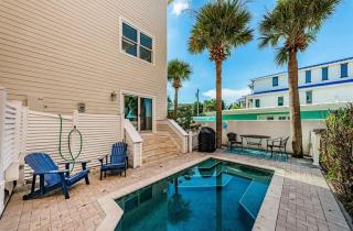 Beachside Luxury Home - 8