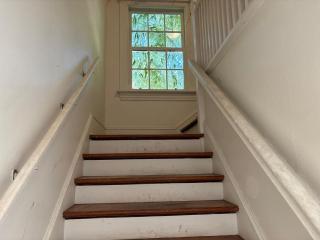 Quiet Bungalow Room near Airport - Free Parking & High-Speed Wifi - 7