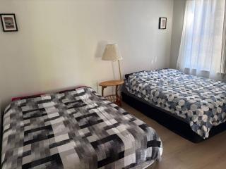 Quiet Bungalow Room near Airport - Free Parking & High-Speed Wifi - 3
