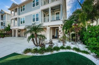 Tropical Treasure Beach Villa - St Pete Beach - 8