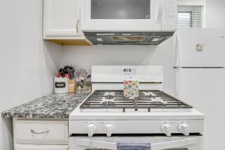 Walkable Lawrenceville Townhome w/ Patio! - 4