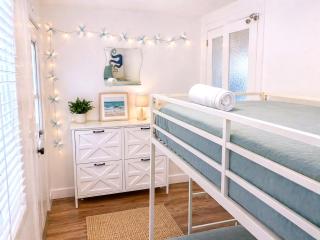 CasaViva Luna - 3BR,2BA with Private Firepit & Front Yard, Walk to Hillcrest & North Park, 5 Min to Zoo, SeaWorld & Beaches - 2